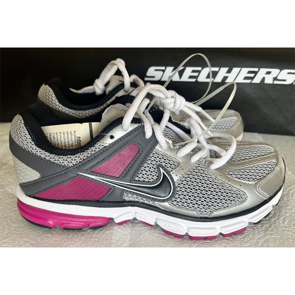 Nike Zoom Womens Silver/Pink Sneakers 6.5 NWT